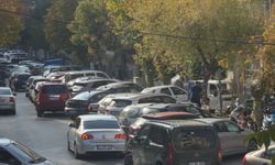 Kütahya’da Fuat Paşa Caddesi’nde Trafik Çilesi Bitmiyor! Çift Sıra Park Sürücüleri Zorluyor