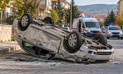 Kütahya’da otomobil ters döndü: 4 yaralıdan birinin durumu ağır