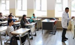 Kaç gün devamsızlık sınıfta bırakır? Lise ve ortaokul için kurallar farklılık gösteriyor