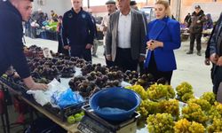Altıntaş’ta Başkan Tunç ve Kaymakam Yıldırım’dan pazar esnafına ziyaret