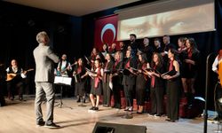 Tavşanlı’da türküler birleştirdi: Koro söyledi, dinleyiciler eşlik etti