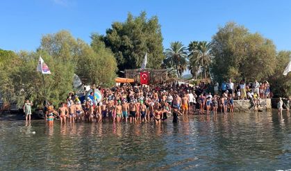 Bodrum’da bayrak gururu: Çelebi Adası’nda dalgalandı