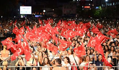 Hakan Altun Aydın’da Sahne Aldı, On Binler Coşkuyu Paylaştı