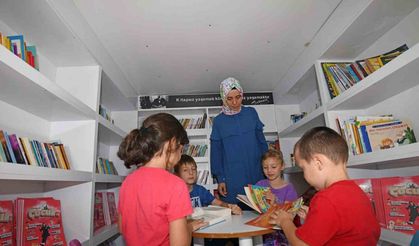 Yollarda Geçen 365 Gün: Kitapla Dolu