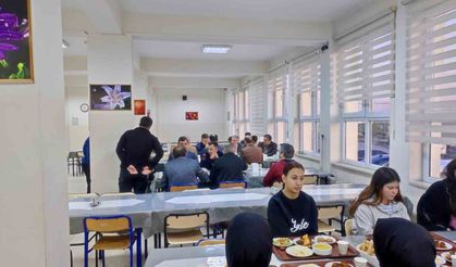 Aslanapa’da anlamlı iftar: Maarif ailesi aynı sofrada