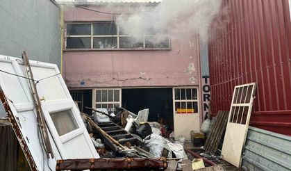 Gediz’de iş yerinde yangın paniği: Torna atölyesi kullanılamaz hale geldi