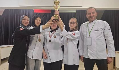 Gedizli kızlardan gururlandıran şampiyonluk