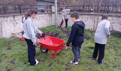 Hisarcık AİHL öğrencileri atıkları gübreye dönüştürüyor