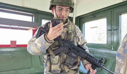 Telefondan bayramlaşan Mehmetçik’ten duygu dolu anlar