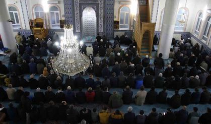 Uşak'ta bayram namazı kılındı