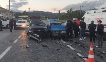 Kütahya’da bayram trafiğinde kanlı kaza: 3 yaralı