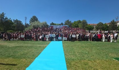 KSBÜ'de mezuniyet coşkusu: Yüzlerce öğrenci sağlık ordusuna katıldı