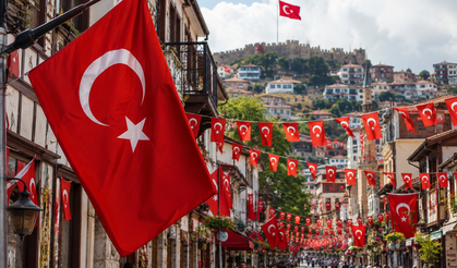 Kütahya Belediyesi’nden Dikkat Çeken Çağrı: Bayraklarınızı Asın!