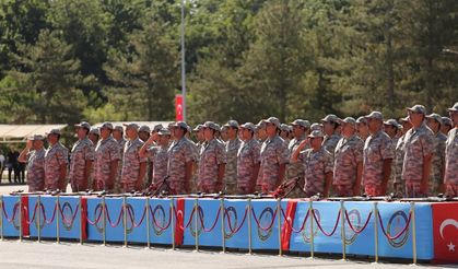 Kütahya Hava Er Eğitim Tugay Komutanlığı’nda bedelli erler yemin töreniyle eğitimini tamamladı