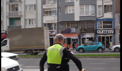 Kütahya'da zabıta sahaya indi, kaldırım işgaline müdahale edildi