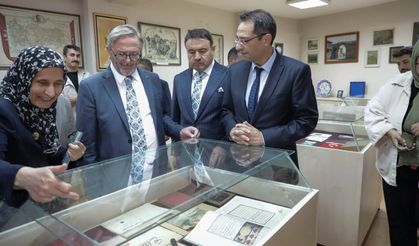 Bakan Yardımcısı Yılmaz, Kütahya'da Mustafa Hakkı Yeşil Kütüphanesini ziyaret etti