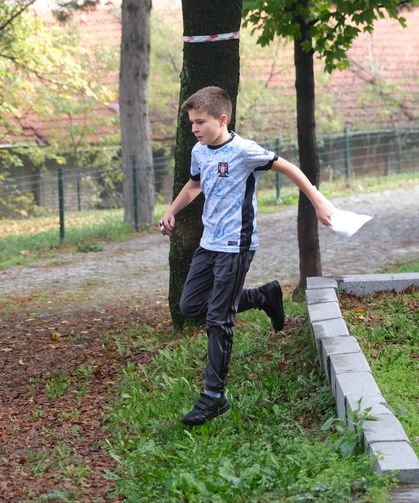 Tavşanlı’da Oryantiring Rüzgârı Esti: Sporcular Parkta Zamana Karşı Yarıştı!