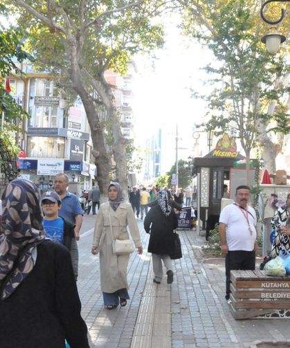 Kütahya’nın En İşlek Caddesi Hafta Sonu Doldu Taştı