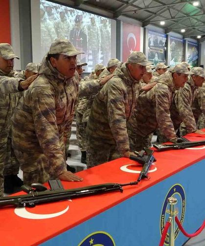 Kütahya Hava Er Eğitim Tugay Komutanlığında 2025 4A Tertip Erler yemin ederek usta asker oldu