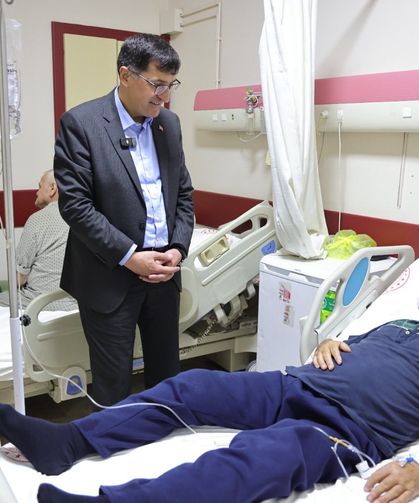 Kütahya’da Dayanışma Örneği: Başkan Kahveci Hastaları Ziyaret Etti