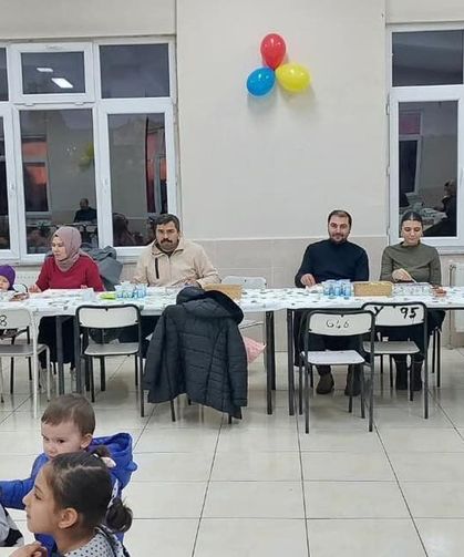 Dumlupınar’da iftarın en sıcak misafirleri minikler oldu
