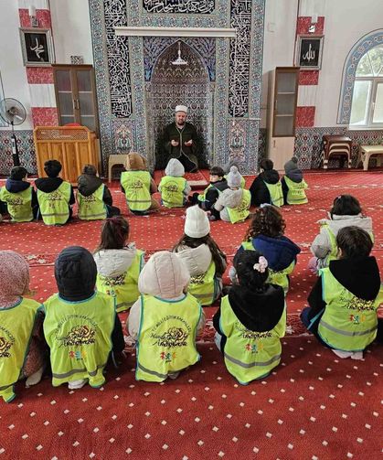 Tavşanlı’da miniklerden anlamlı Ramazan etkinliği: Camide buluştular