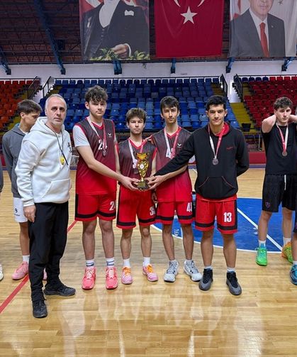 Kütahya'da 3x3 basketbol turnuvası izleyenlere keyifli anlar yaşattı