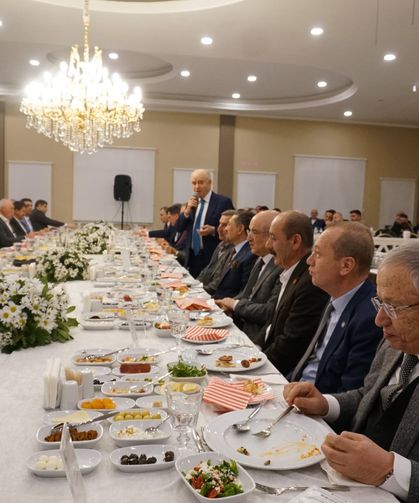 Kütahya’da Güral Porselen’in iftar sofrası protokol ve iş dünyasını buluşturdu