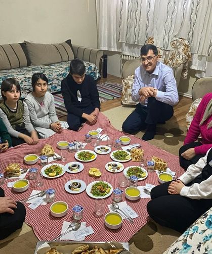 Başkan Kahveci Vatandaşın İftar Sofrasına Konuk Oldu