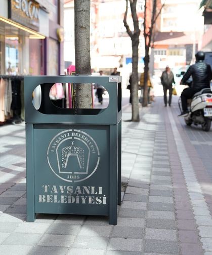 Tavşanlı’da yeni atık kutuları hizmete alındı