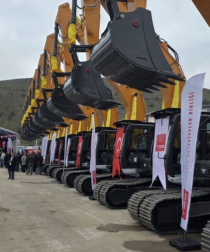 Tavşanlı Belediyesi’ne Dev Takviye: 22 Tonluk Ekskavatör Filoya Katıldı