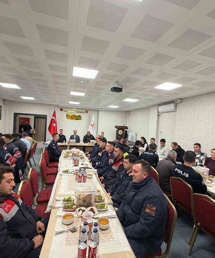 Aslanapa Kaymakamı Tosun güvenlik güçleriyle iftarda buluştu
