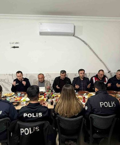 Çavdarhisar’da anlamlı iftar: Kaymakam Ak emniyet ve jandarmayla bir araya geldi