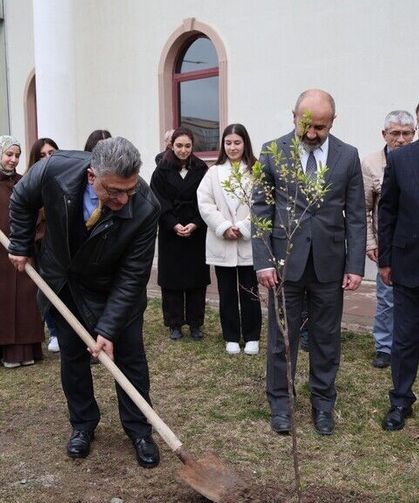 DPÜ kampüsünde anlamlı etkinlik: Fidanlar toprakla buluştu