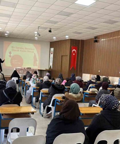 Emet’te anlamlı konferans: Kadın olmanın varoluşsal yönü konuşuldu