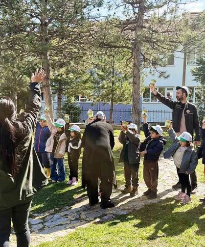Gediz’de miniklerden doğaya anlamlı dokunuş