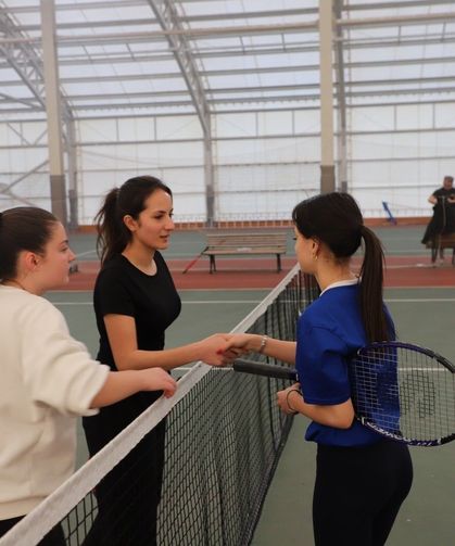 Kütahya’da genç tenisçiler okullar arası müsabakalarda ter döktü