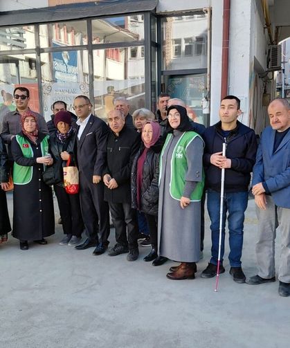 Kütahya’da görme engellilere teknoloji desteği: Konuşan saat dağıtımı