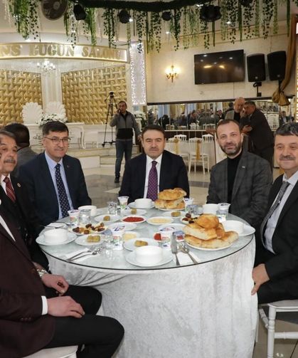 Kütahya’da protokol ve muhtarlar iftar sofrasında bir araya geldi