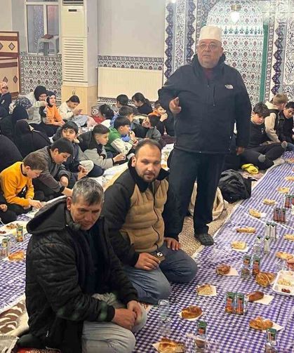 Mustafa Şimşek’ten Emet’te örnek davranış: 15 yıldır çocuklara iftar