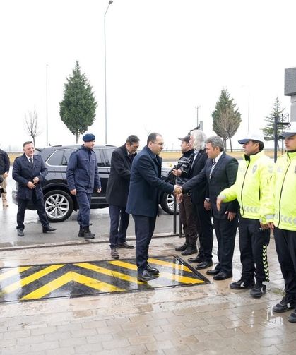 Tavşanlı'da bayramlaşmanın ardından güvenlik güçlerine ziyaret