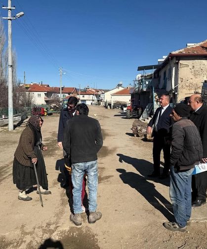 Yangında evi zarar gören yaşlı kadına kaymakamlık desteği