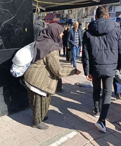 Kütahya’da pazar günü dilenci hareketliliği dikkat çekti