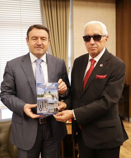 Kütahya’dan gururlandıran başarı: Bölgenin lider vakfı seçildi