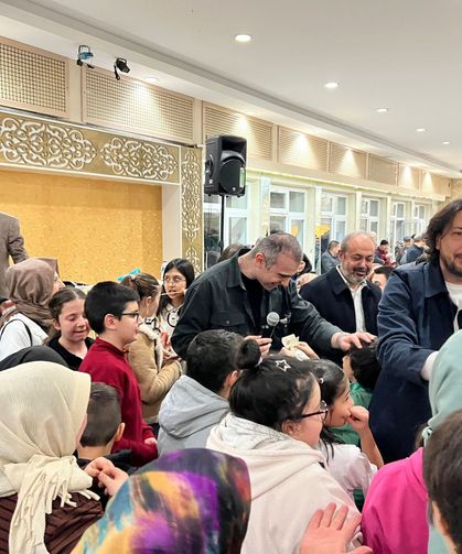 Kütahya’da Farklı Bir İftar: Deliler ve Dahiler Aynı Sofrada