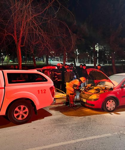Kütahya’da Seyir Halindeki Araç Bir Anda Alev Aldı! Caddeyi Panik Sardı