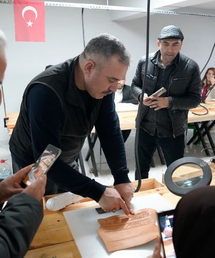 Tavşanlı'da Geleneksel deri tasarımı yeniden yükselişte