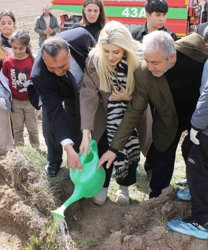 Daha Yeşil Bir Altıntaş İçin El Ele! ‘Nefes Ol’ Etkinliğinde Fidanlar Toprağa Emanet