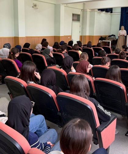 Gençlerin Enerjisi Zirve Yaptı! Kütahya Akşemsettin Kız AİHL’de İlham Veren Buluşma