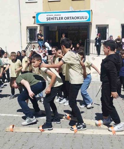 Hisarcık’ta çocuk oyunları şenliği: öğrenciler sahada